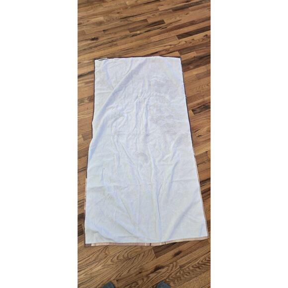 RARE Taylor Swift Fearless Taylor's Version 2021 Beach Towel EUC Limited Edition - Picture 4 of 4